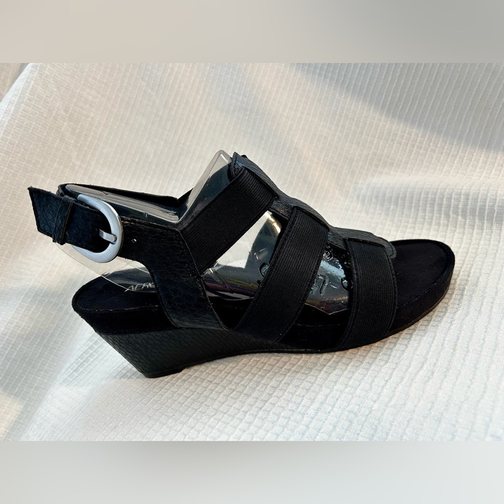 AEROSOLES NEW Black Snake “Lightscape” Wedge Sandals Size 8.5 - New in Box - Picture 2 of 12